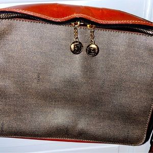 I have a vintage  crossbody two zipper enclosures like new condition